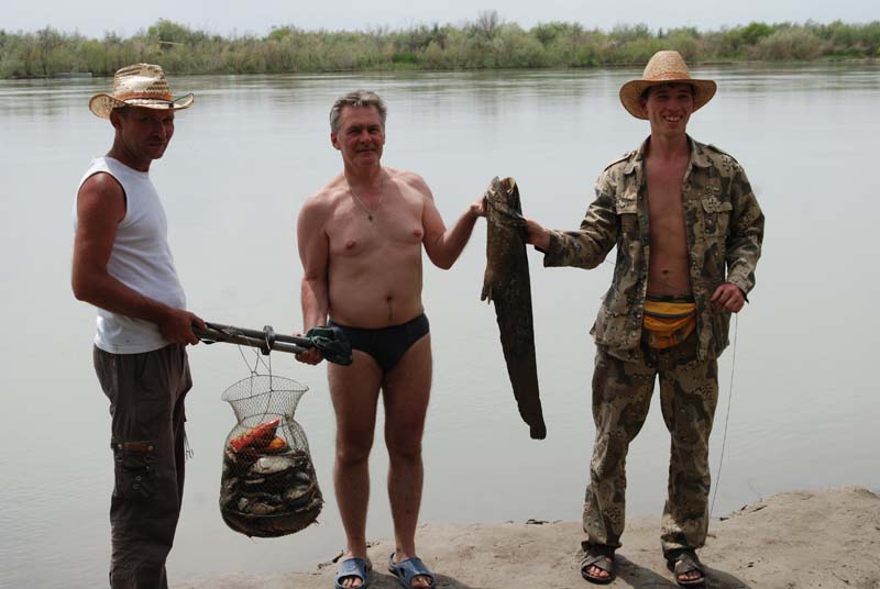 На сплаве по реке Или поймали много рыбы