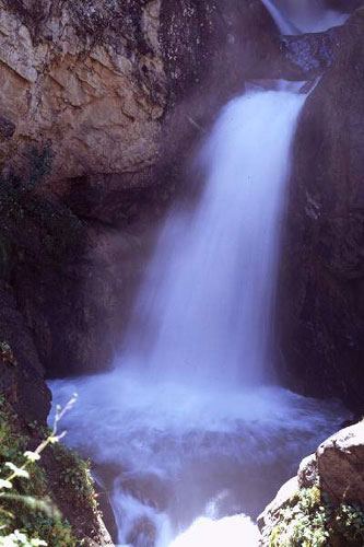 Водопад Кайракский высота 55 м.