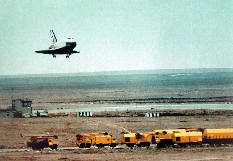 Buran Orbital Schiff Raketenflugzeug. Photo 1