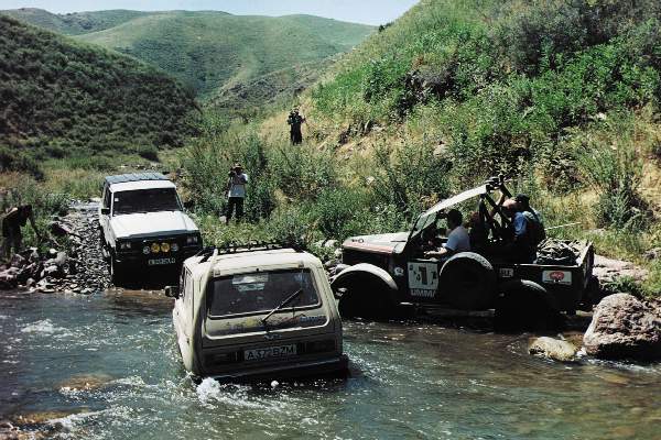 Geländewagen. Touren in Kasachstan.
